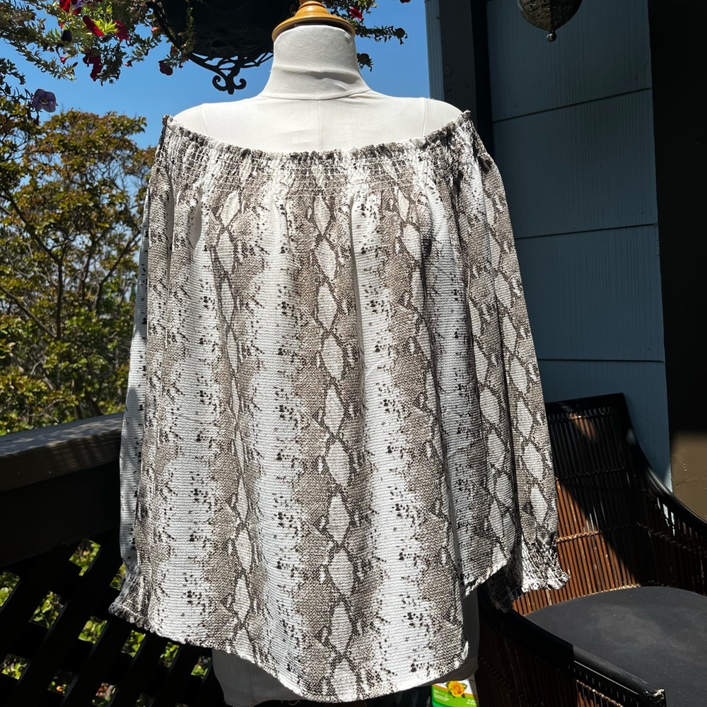 Snake skin print, Light brown and beige. Worn once.